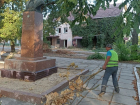 На Херсонщине коммунальщики убирают последствия обстрелов ВСУ