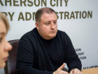 Уволенный мэр Херсона Мрочко предложил обтянуть неработающие троллейбусы сетями от дронов