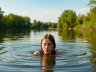 Пензенская смельчачка открыла купальный сезон, несмотря на холод