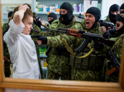 В Херсоне боевики ВСУ устроили погром в аптеке из-за наркотических препаратов