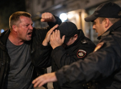 Мужчина из Скадовска пойдёт под суд за то, что обматерил и напал на полицейского