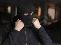 В Геническе задержали мужчину, пытавшегося влезть в магазин
