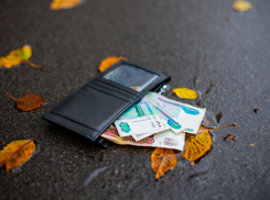 Почему нельзя поднимать найденные на улице вещи, показали на видео