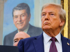 Напугал херсонцев кепкой: Трамп пригрозил России другой позицией по Украине