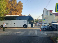 Грудничок и две женщины пострадали в столкновении «Лады» с автобусом в Геническе