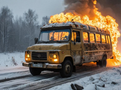 Шокирующая атака: ВСУ уничтожили служебный транспорт коммунальщиков в Каховке