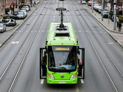 В Херсоне мародёры добрались до троллейбусных линий