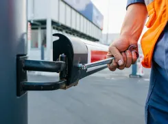 Коммунальщики Скадовска починили шлагбаумы после массовой жалобы жителей 