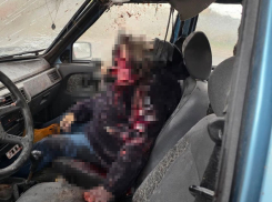 В Новой Каховке FPV-дрон ВСУ разорвал гражданский автомобиль с семьей