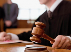 Директора Генического Дома культуры заочно приговорили к 10 годам лишения свободы