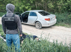 Десять тысяч долларов за шанс сбежать: в Херсоне разоблачили канал бегства от военкомов