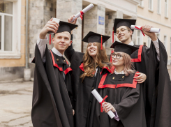 В Херсонской области проходят выпускные вечера для школьников