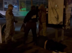 В Одессе сотрудники ТЦК избили военного из Херсона и напали на женщину