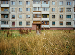 Жители Каховки пожаловались на грязь и неисправные лифты управляющей компании