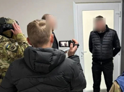 Экс-замглавы херсонского СБУ попался на взятке за ангары на 1,4 миллиарда гривен