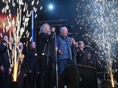 Рекордные 1200 литров ухи и рок от Сальдо: как Геническ отметил День воссоединения с Россией