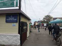 Руководство рынка в Геническе рассказало о законности требований владельцев торговых точек