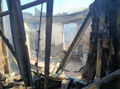 Четыре дома и два автомобиля уничтожены в Новой Каховке после атак ВСУ 13 сентября