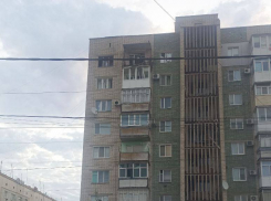 ВСУ рано утром взорвали верхние этажи многоэтажки в Каховке