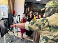 «Момент чести в каждом кадре»: в Геническе открылась выставка фотографий Росгвардии