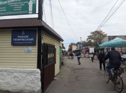 Прокуратура Херсонской области требует от руководства рынка в Геническе перестать нарушать права предпринимателей 