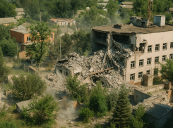 «Десятки людей лежат под завалами»: как ВСУ ударили по жилому дому в Алешках и не дали подойти спасателям