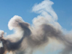 В Каховке после обстрела ВСУ сгорели здания