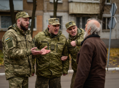 В Херсоне пьяные бойцы ВСУ избили пенсионера за замечание