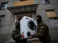 Мародёры попали на видео при взломе дома в Херсонской области