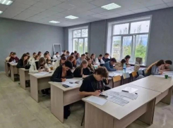 Банк ВТБ завершил образовательную программу для студентов в Луганске