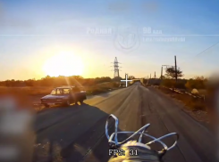 Дроновод ВС РФ отвёл беспилотник от машины мирного жителя 