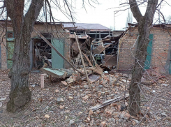 Появились фото последствий ночной атаки ВСУ по инфраструктуре и жилому сектору Новой Каховки