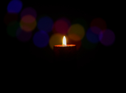 Оставшийся без тепла херсонец греется при помощи свечей, кирпичей и казана