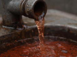 В Херсоне люди вынуждены пить воду, которая убивает