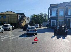 Водитель «Дэу» снёс 18-летнюю девушку на переходе в Геническе