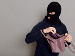 В Херсонской области вор украл 10 тысяч рублей и обручальное кольцо