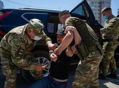 Херсонка пыталась отбить мужа у военкомов и получила дубинкой по голове