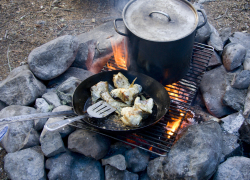 Жители Херсона готовят еду на кострах из-за отсутствия газа