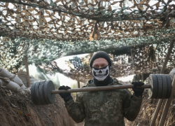 Как заниматься спортом на передовой показал боец Херсонского направления