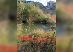 В Скадовске нашли повреждение водовода после жалоб жителей на огромную яму