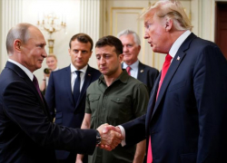 СВО: Киев запрещает ЕС общаться с Путиным, украинских беженцев не пускают на родину и угроза береговой линии Херсона