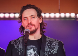 Лишенный гражданства Украины херсонский артист показал татуировку с Путиным