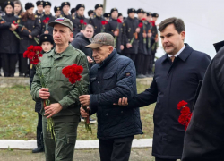 Пережил два покушения ВСУ и спас тысячи людей: как главврач больницы в Алёшках помог выжить городу 