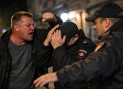 Мужчина из Скадовска пойдёт под суд за то, что обматерил и напал на полицейского