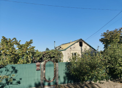 Украинские дроны разбили административное здание и дома херсонцев 