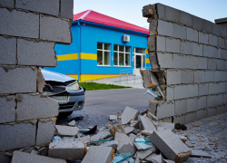 В Херсоне боевики ВСУ протаранили детский сад на автомобиле