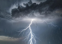 На Херсонщину обрушатся штормовой ветер, ливень и грозы