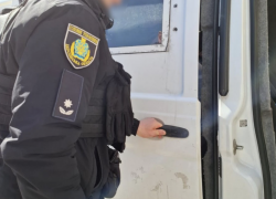 Полицейский из Херсона помог дезертиру пересечь блокпост и торговал наркотиками