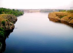 В Херсоне питьевая вода заражена инфекциями из-за гниющих трупов ВСУ в Днепре