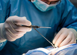 Берут не чемоданы, а скальпели: как иногородние медики спасают в Херсоне людей